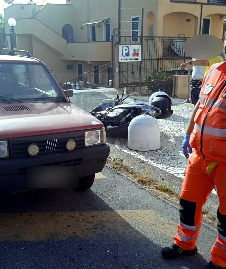 Scontro Auto Scooter Alla Curva Del Don Enne Lievemente Ferito E