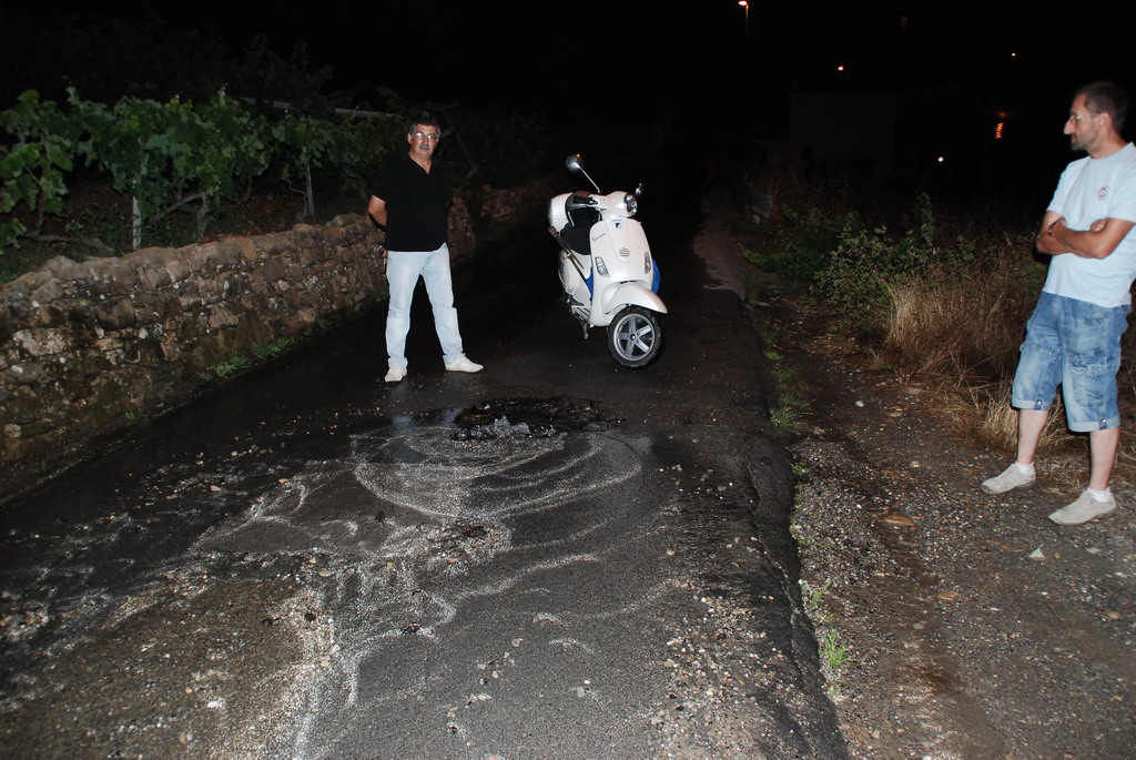 Sanremo: ennesimo spreco idrico sul territorio, da mesi sgorga acqua da un  muro di Coldirodi 