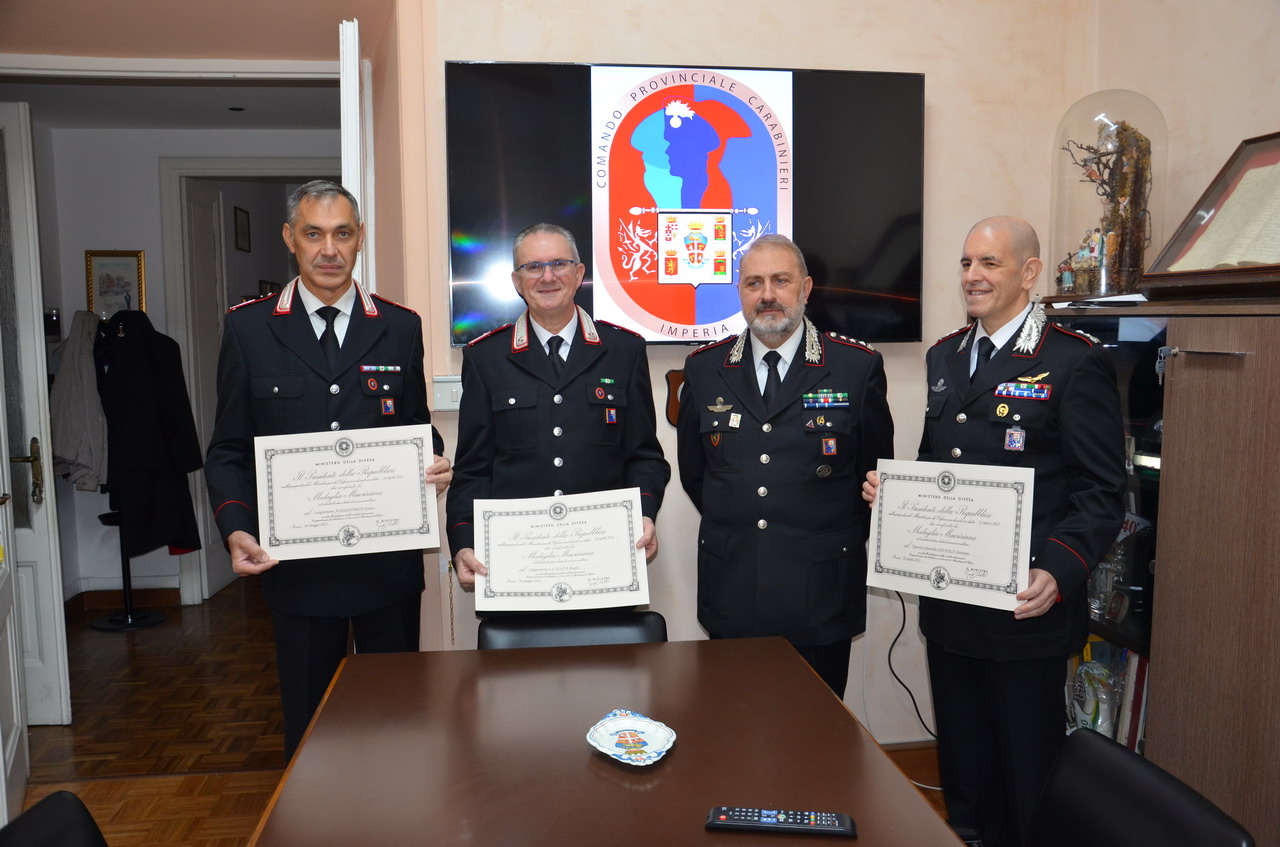 Imperia: Cerimonia Di Consegna Di Tre Medaglie Mauriziane Al Comando ...