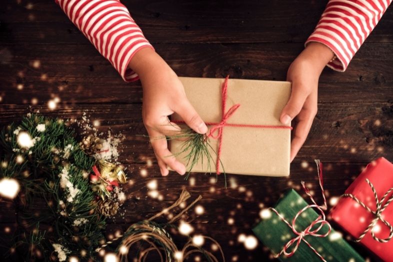 Cosa regalare alle amiche a Natale: regali per tutti i gusti