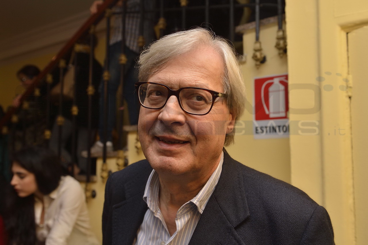 Vittorio Sgarbi indagato dalla procura di Imperia per furto di beni