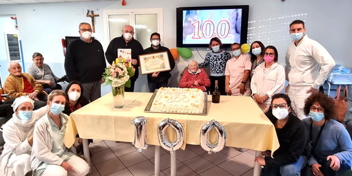 Vallecrosia: festeggiati i 100 anni di Maria Satue Buisan, nata sui Pirenei e ospite di 'Casa Rachele'