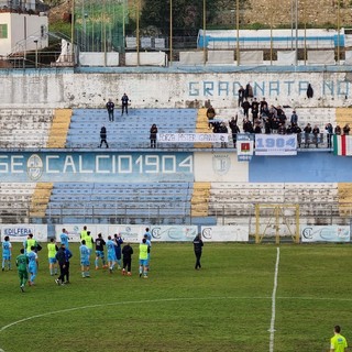 Nonostante il ko, la squadra raccoglie l'applauso dell Gradinata Nord a fine partita