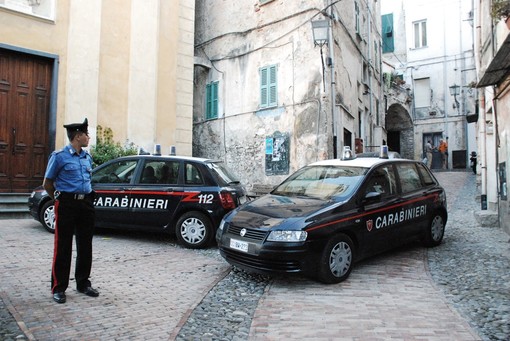 Dolceacqua: 26enne arrestato per estorsione, minacciava madre e figlio per avere indietro 4mila euro