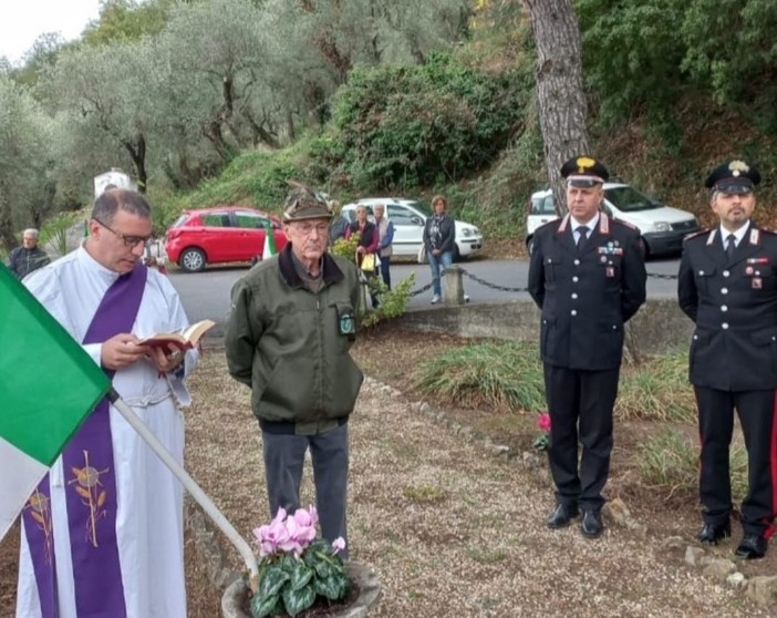 A Bestagno il ricordo dei Caduti di tutte le guerre, il diacono Dellerba: &quot;Si è reso omaggio agli operatori di pace&quot; (foto)