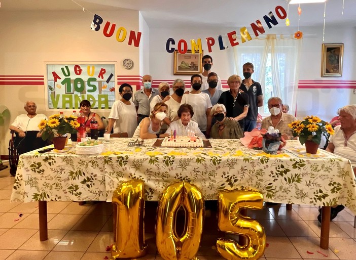 Sanremo: grande festa al Piccolo Cottolengo per la festa dei 105 anni di Vanda Ronconi (Foto)