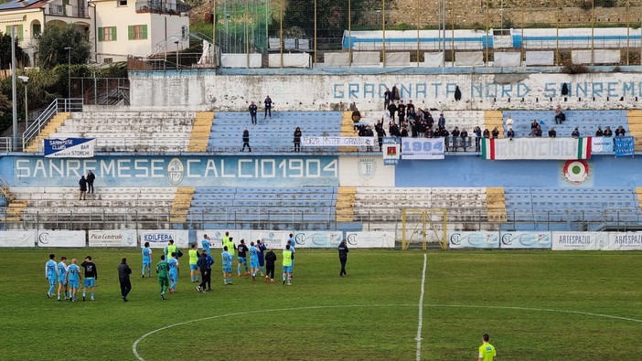 Nonostante il ko, la squadra raccoglie l'applauso dell Gradinata Nord a fine partita