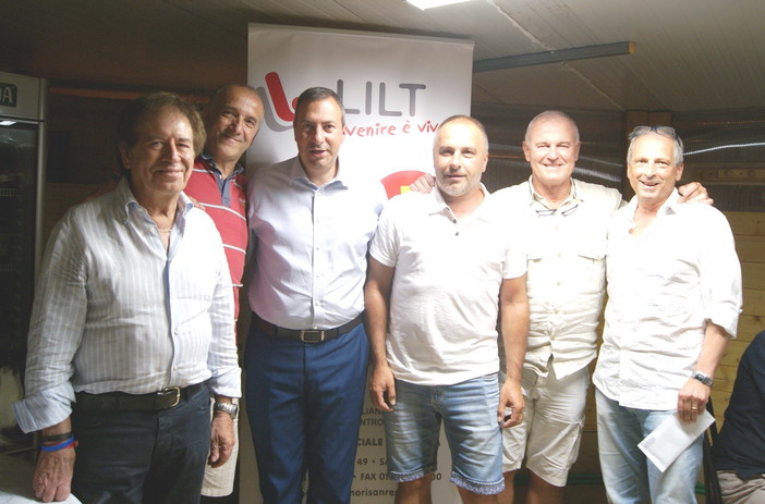 Cena con sorpresa per la LILT: il generoso gesto dei giocatori del Campionato Calcio Provinciale Over 40