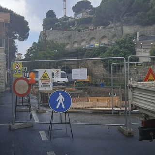 Diano Marina, tensioni per il cantiere dell'acquedotto: confronto in Comune con gli operatori (foto e video)