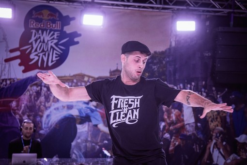 Danza, il ballerino imperiese Simone Stella si classifica tra i primi 8 in Italia al ‘Redbull Dance Your Style’ (foto)