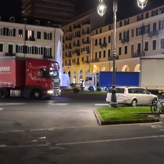 Autostrada chiusa, traffico in tilt nel centro di Oneglia: task force di polizia e vigili (foto)