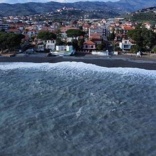 Diano Marina: la settimana scorsa l'ultima mareggiata, ok della Giunta ai manufatti per studiare il moto ondoso