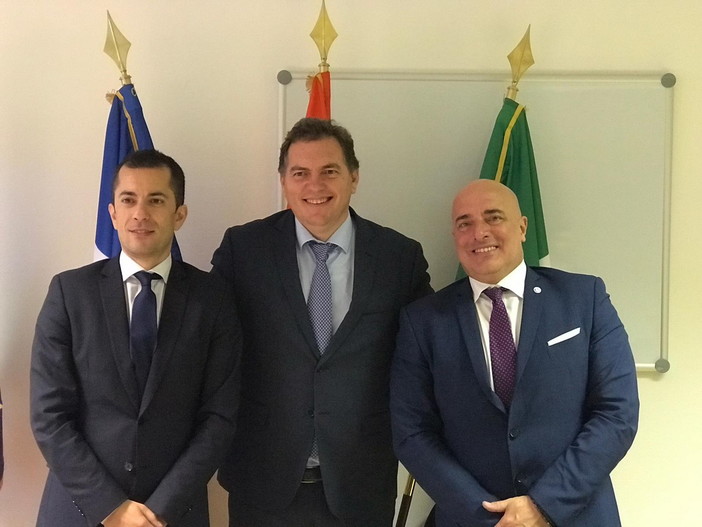 Da sinistra a destra gli assessori regionali ai trasporti di Piemonte (Marco Gabusi), Région Sud (Philippe Tabarot) e Liguria (Gianni Berrino)