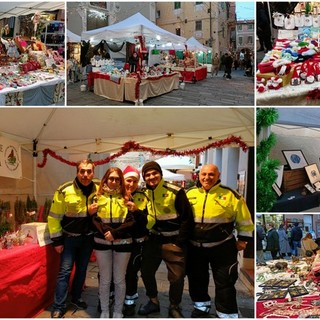 Bordighera, prodotti artigianali e di enogastronomia al mercatino di Natale nel centro storico (Foto e video)
