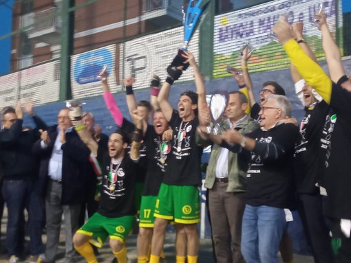 Pallapugno, all'Olio Roi Acqua San Bernardo Imperiese di Federico Raviola non riesce l’impresa: sconfitta nella ‘bella’ e scudetto a Cortemilia (foto e video)