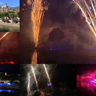 I fuochi d'artificio musicali raccontano oltre 500 anni di storia tra Dolceacqua e Monaco (Foto e video)