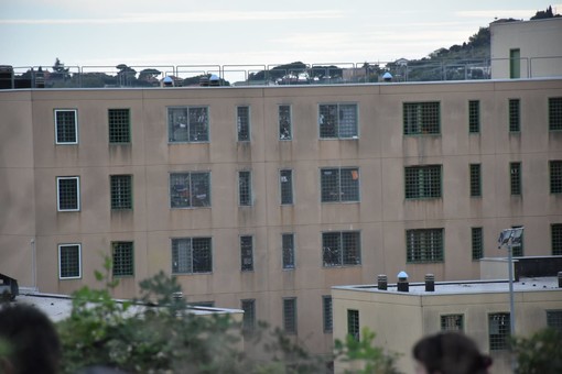 Sanremo: paura in carcere, un detenuto distrugge un reparto e un altro provoca un incendio