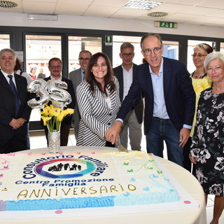 Sanremo: taglio della torta con Sindaco Biancheri e Assessore Viale per il Consultorio Diocesano Centro Promozione Famiglia (Foto)