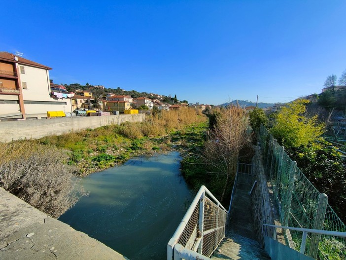 Imperia: il Comune anticipa le attività di pulizia su alvei, corsi d'acqua e tombini. Ordinanza anche verso i privati