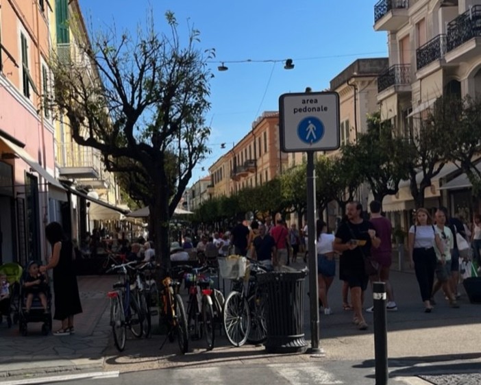 Diano Domani: “Incuria e malattie degli alberi, la città rischia di perdere l’ appellativo di ‘Citta’ degli aranci’ (foto)