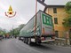 Camion si incastrano in una curva a Nava: Statale 28 liberata dai vigili del fuoco (foto e video)