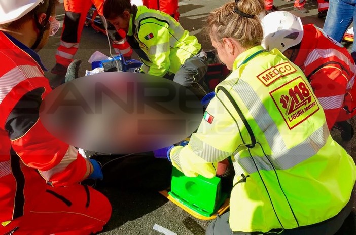 Sanremo: scontro tra una moto e un camion della nettezza urbana in via Duca degli Abruzzi