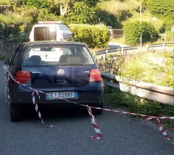 Perinaldo: auto incidentata ferma sulla Sp61, la segnalazione della Polizia Provinciale per chi transita