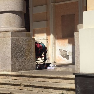 Imperia: sospetto pacco bomba in piazza De Amicis di fronte alla biblioteca ed alla Guardia di Finanza (Foto)