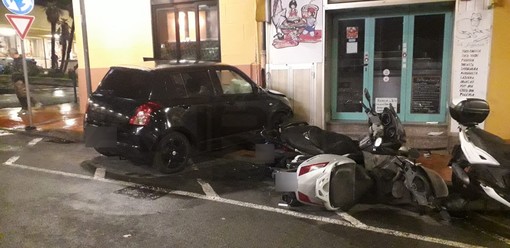 Ventimiglia: auto contro un muro in via della Stazione, il conducente fugge. In corso le indagini (Foto)