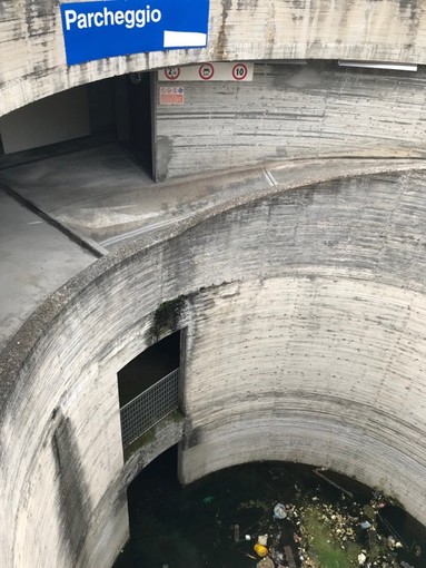 Le condizioni del parcheggio della nuova stazione