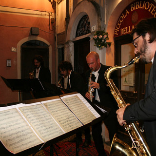 Sanremo: successo per la 1a serata di 'Affabulando in Musica', la rassegna letteraria di piazza del Capitolo (foto)