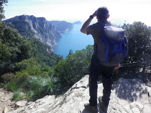 Sabato 22 e domenica 23 aprile 2017, ‘Un salto nel blu’: escursione nelle Cinque Terre con guida ambientale escursionistica AIGAE