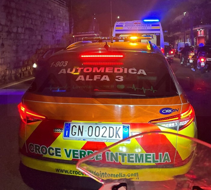 Dolceacqua: 16enne urtata da un 'pirata' della strada sulla Provinciale, trasportata in elicottero al Santa Corona