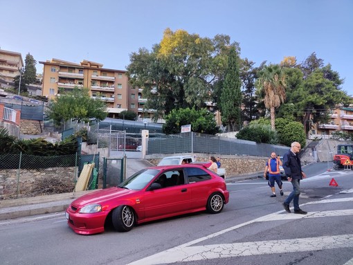 L'auto danneggiata in via Lamarmora