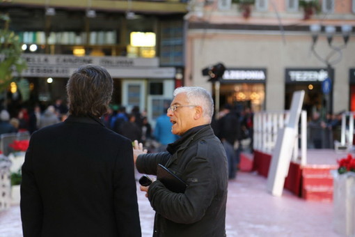 #Sanremo2015: iniziato questa mattina l'allestimento del 'Red Carpet' di fronte all'Ariston con i fiori di Sanremo