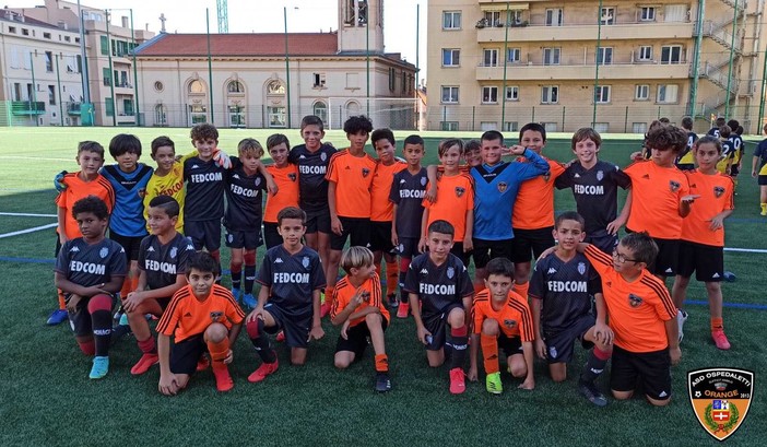 Foto di gruppo per i ragazzi dell'Ospedaletti e del Monaco