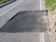 Ventimiglia: lavori eseguiti male sulla strada per Bevera, grosse buche e pericoli per chi transita (Foto)