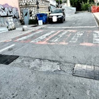 Ventimiglia: in frazione Latte c'è una strada con l'asfalto disastrato, l'ennesimo appello dei residenti (Foto)