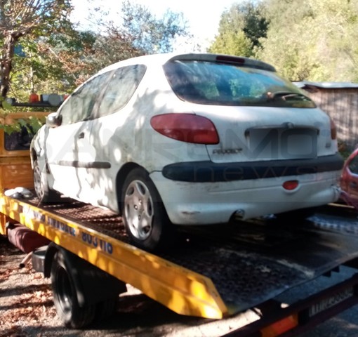 Isolabona: aveva lasciato l'auto non assicurata in circolazione, la Polizia Provinciale la seuqestra (Foto)