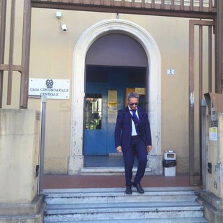 L'avvocato Marco Noto all'uscita dal carcere