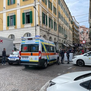 Sanremo: crisi respiratoria per un bimbo in piazza Borea D'Olmo, pronto intervento del 118