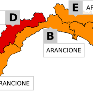 La cartina dell'Allerta Meteo (Sotto la sala operativa di Genova)