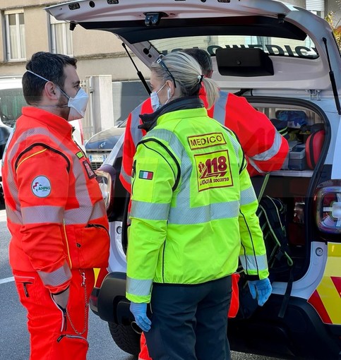 Dolcedo: incidente sul lavoro in campagna, 70enne si ferisce al volto con la motosega