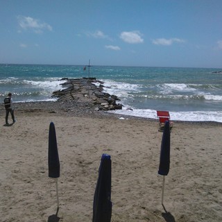 Imperia: torinese di 77 anni si sente male in acqua ed annega di fronte alle spiagge del Prino