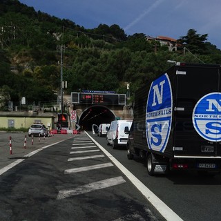 Ventimiglia: presenza di migranti in galleria, autostrada chiusa per diversi minuti al confine