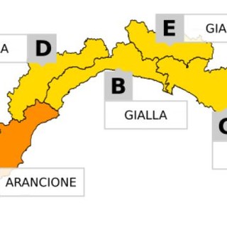 Uno dei cartelli di allerta meteo di ieri