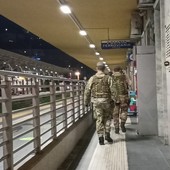 Ventimiglia, 39enne della Costa D'Avorio accoltellato in stazione: indagini in corso della polizia ferroviaria (Foto)