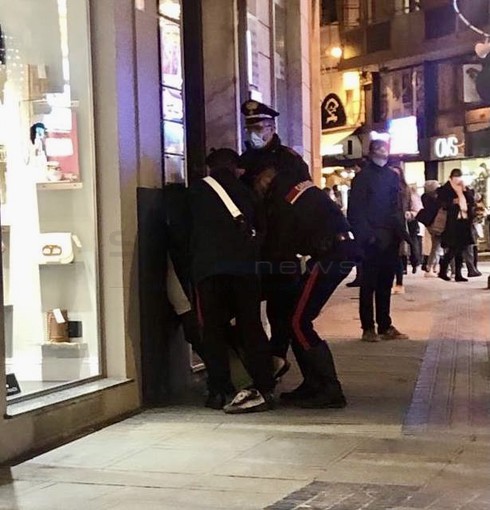 Il momento del fermo in via Matteotti