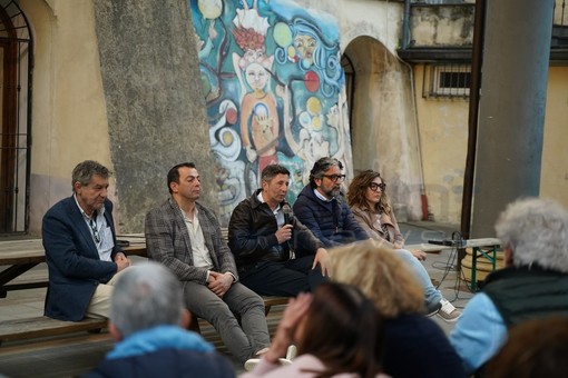I sindaci della valle Argentina, da sinistra: Mariano Bianchi, Massimo Di Fazio, Matteo Orengo, Mario Conio e Manuela Sasso