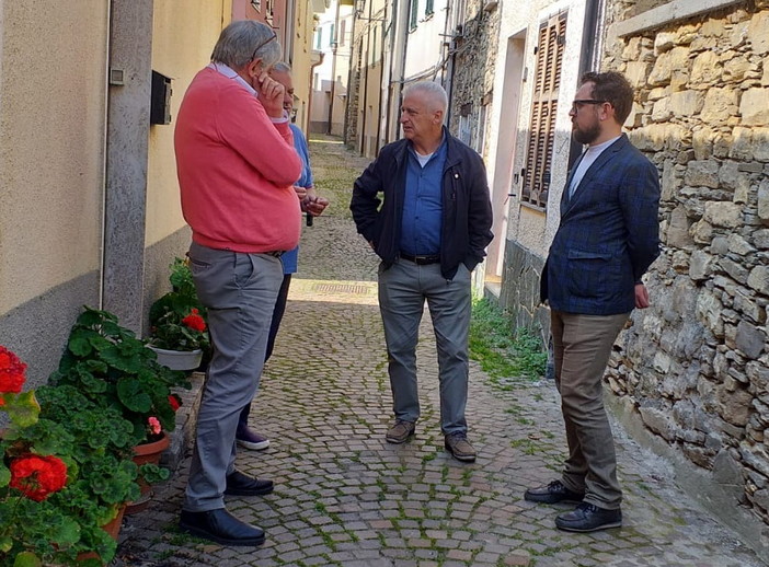 Aurigo: degrado e fabbricati in abbandono, ieri il sopralluogo della nuova amministrazione (Foto)